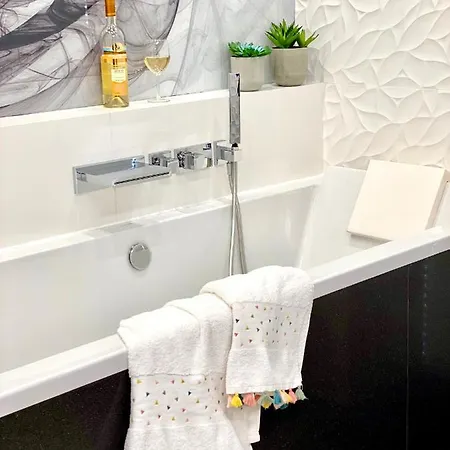 New Wave Big & Beautiful -parking *